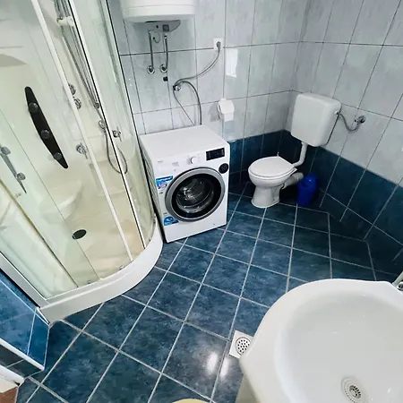 Marija With Big Garden - Ta Leut Agency