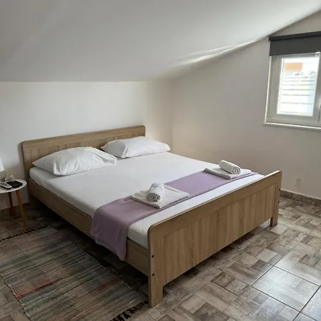 Apartment Marija With Big Garden - Ta Leut Agency Vrsi