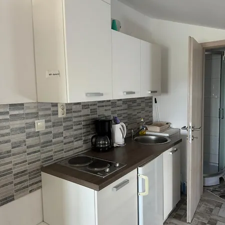 Marija With Big Garden - Ta Leut Agency *