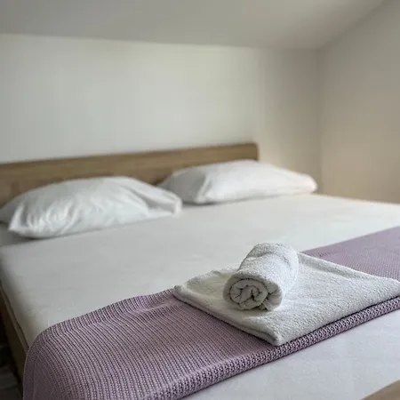 Marija With Big Garden - Ta Leut Agency Vrsi