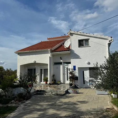 Marija With Big Garden - Ta Leut Agency Apartment