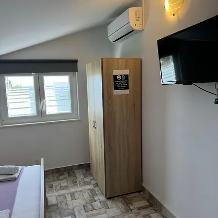 Marija With Big Garden - Ta Leut Agency Vrsi