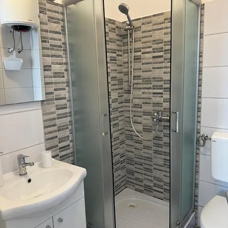 Marija With Big Garden - Ta Leut Agency