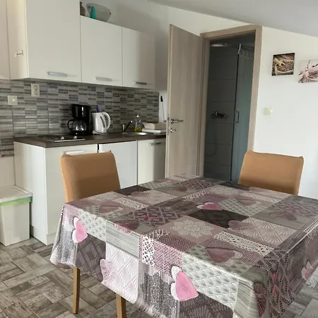 Marija With Big Garden - Ta Leut Agency Vrsi